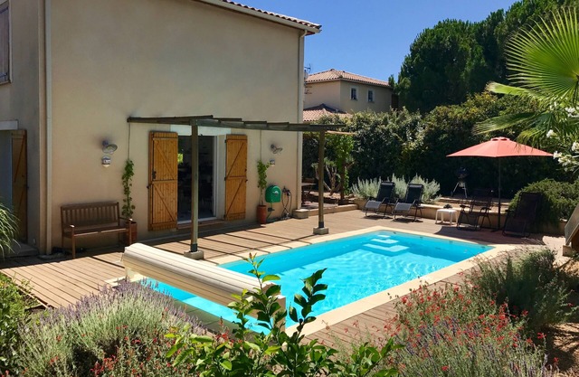 House w/pool in wine-growers village, wifi, AC, child-friendly, 10 km Pezenas