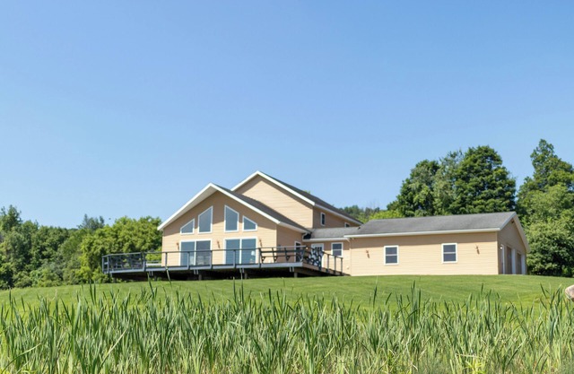 House w/Scenic Deck, Hot Tub & Barn