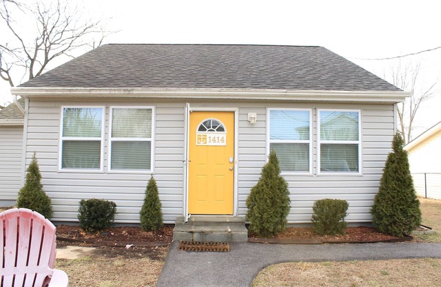 House w/Water Views of Rock Creek 2BA 2BA Cottage