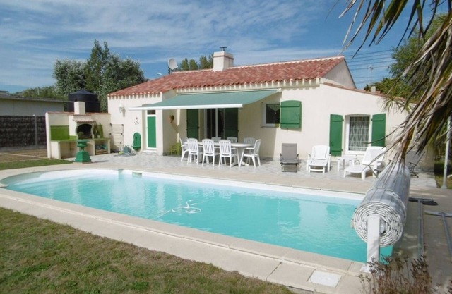 House with Private Heated Pool, Near Beach and Forest