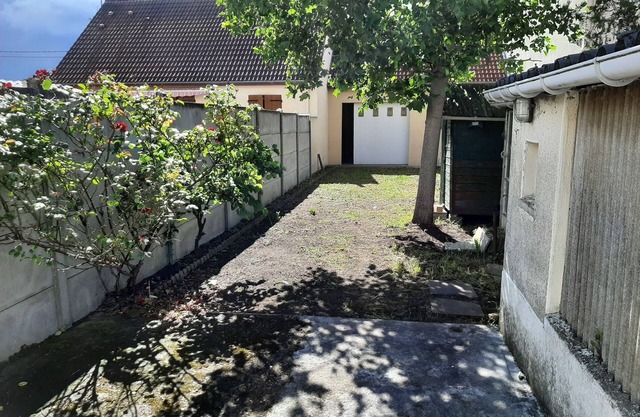House with 1 bedroom, 1 veranda and a garage near the circuit of 24 hours