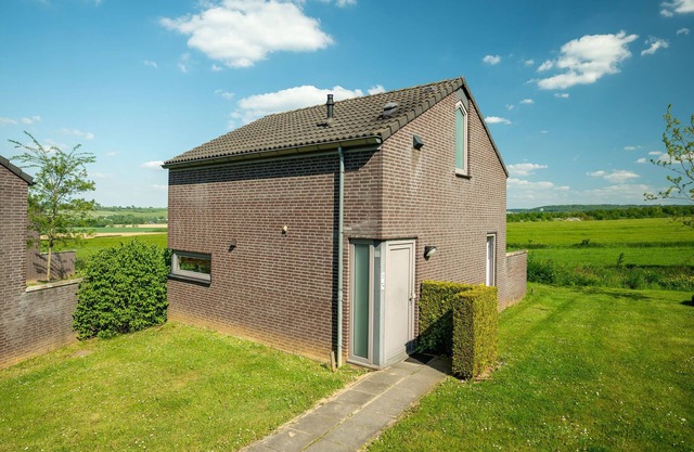 House with 2 bathrooms, the Drielandenpunt at 8 km