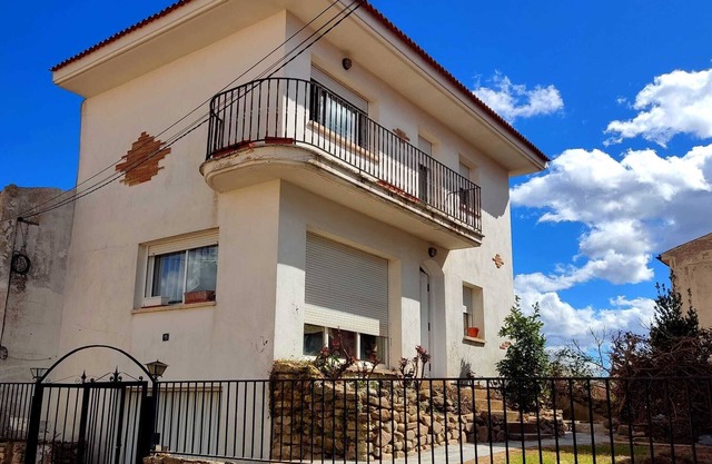 House with Fireplace and WIFI
