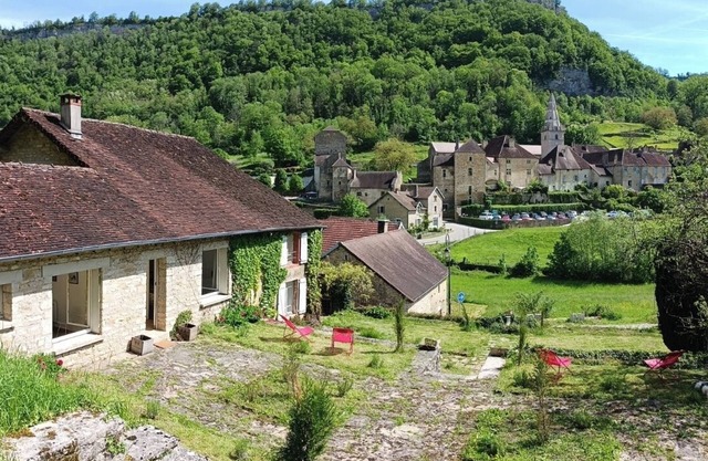 House with breathtaking view of Baume-les-Messieurs abbey