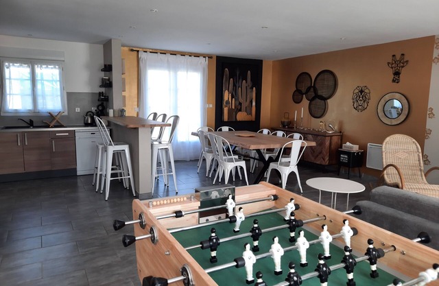 House with barn, games, spa and survey