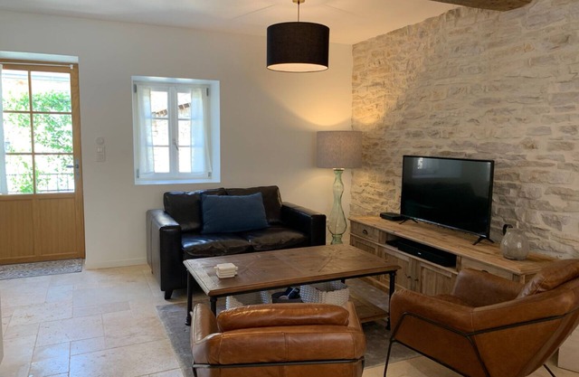 House with full aircon within yards of centre of Meursault.