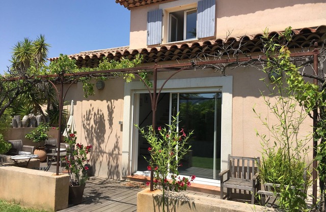 House with garden beach 200m in calm Mar Vivo La Verne La Seyne sur mer