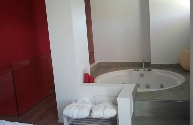 House with jacuzzi for two people in the Ribera de Duero