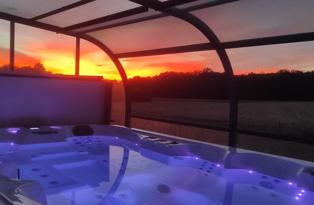 House with Jacuzzi for 5 people