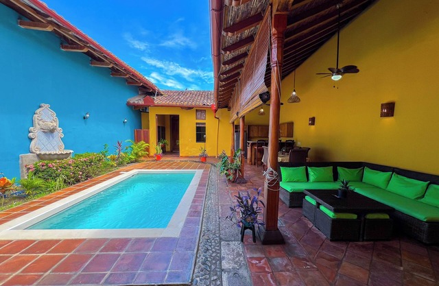 House with Pool and Patio, Best Location. Historic Encounter in Granada