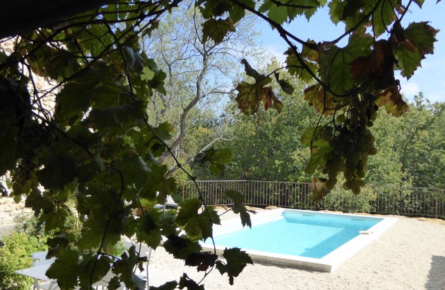 House with pool in the vineyards of the Drôme Provençale