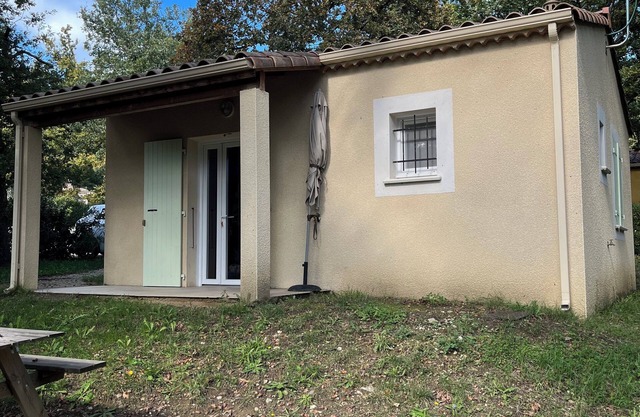 HOUSE WITH POOL NEAR GRIGNAN DROME PETS WELCOME