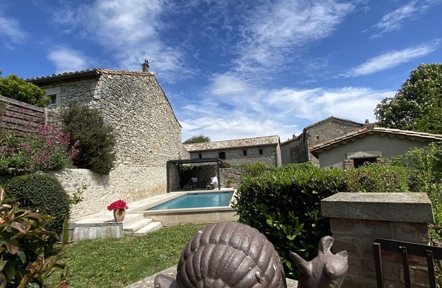 House with private pool close to uzes