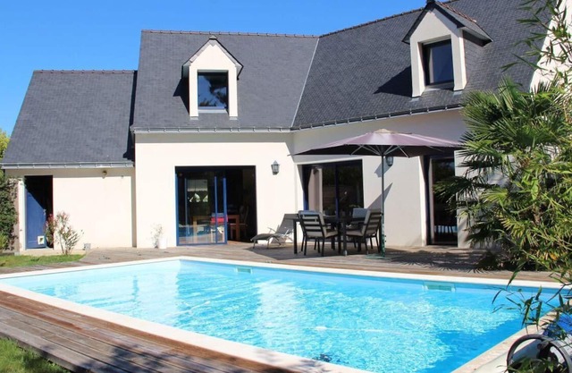 House with private heated pool, disabled access