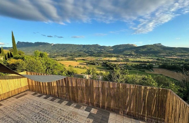 House with roof terrace in the Old Village of Mirabel
