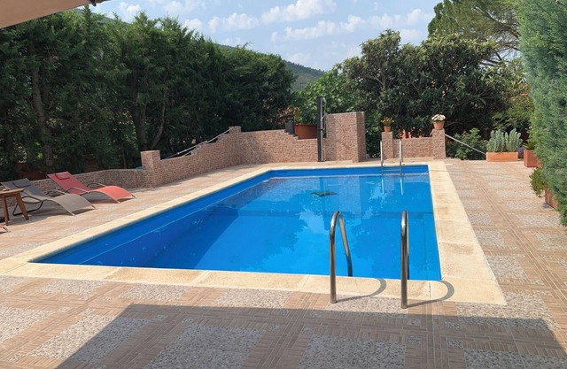 HOUSE WITH SWIMMING POOL IN CATALONIA