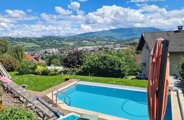 House with SWIMMING POOL, 360° view of Les Bauges and Mont Blanc, near Annecy