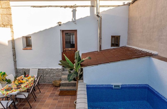 HOUSE WITH SWIMMING POOL AND PRIVATE PATIO IN VALSAIN