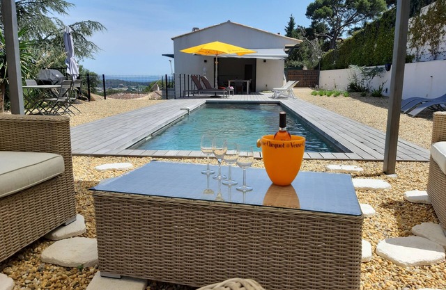house wtih swimming pool and large garden. Sea view