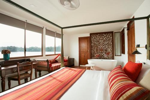 Houseboats by DAE - Colombo