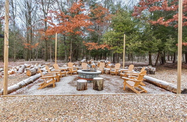 Houtzdale Home w/Shuffleboard & Pickleball!