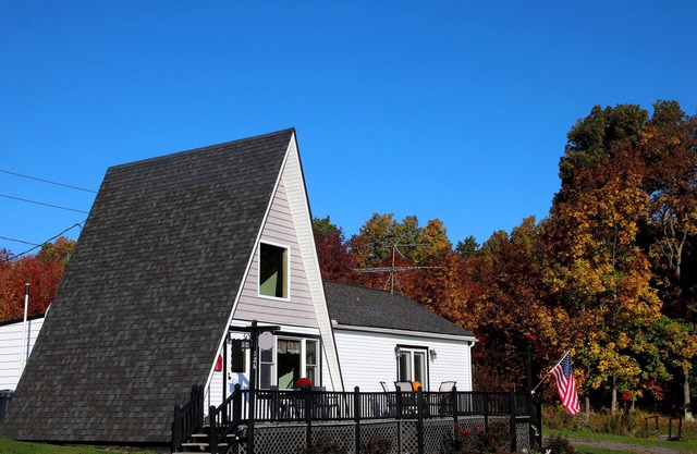 HS Internet Home Nestled In A Perfect Postcard Setting ~ Pet-Friendly And Clean!
