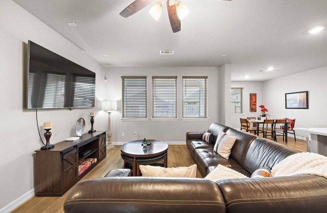 Htown Getaway | Yard BBQ | Parking | Games WiFi