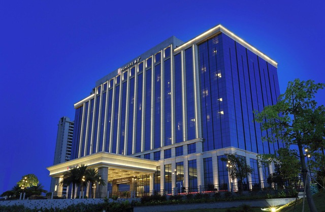 HUALUXE Hotels & Resorts Yangjiang City Center by IHG