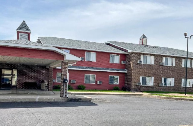 Hudson Inn & Suites