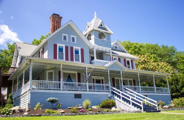 Hudson Manor Bed & Breakfast