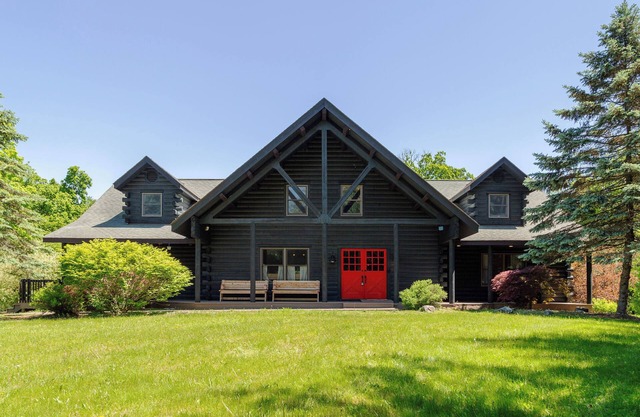 Hudson Valley Luxury Lodge w/Saltwater Pool, Yoga & Massage Room & Nature Trail