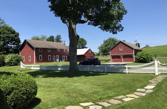 Hudson Valley - Picardy Farm: The Barn
