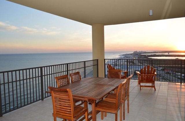 Huge 4 Bedroom, 4 1/2 bath, 2600 sq foot luxury condo; best sunset views!