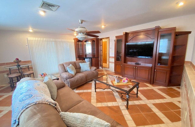 Huge 4BR/2Bath/Free Parking/NYC/EWR/MetLife/2 KING BEDS!
