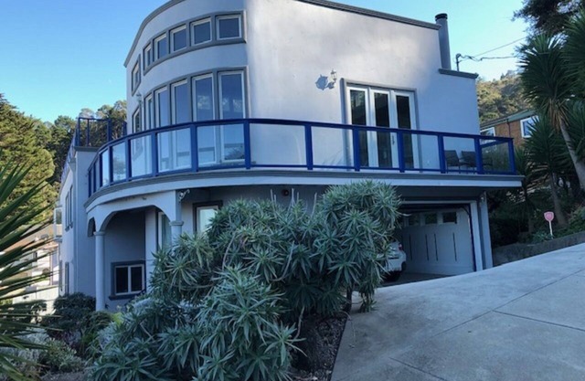 Huge and comfortable house with gorgeous view and just a walk to the beach.