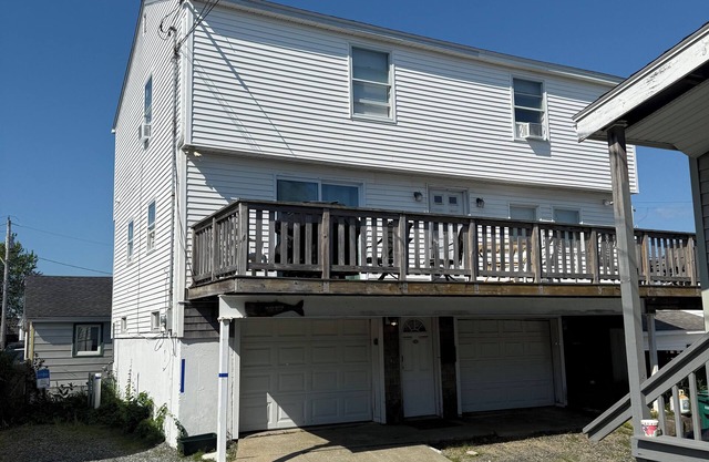 Huge Beach House with 2 car garage
