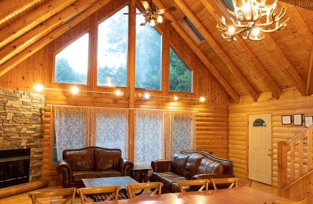 HUGE BEAR PASS LODGE 6Bedroom ! JFBB SLOPES W/HOT TUB