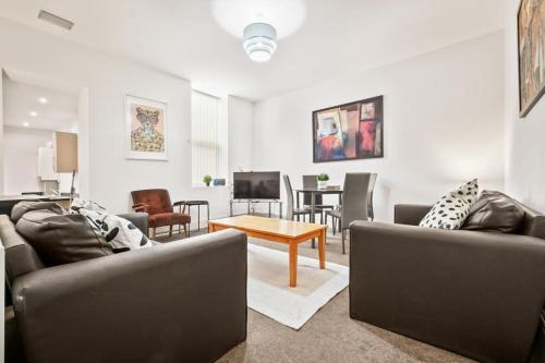 Huge Duplex in Great Location