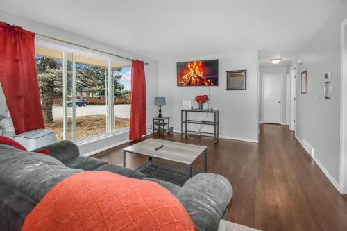 Huge family home in Centennial with five bedrooms large yard and plenty of parking