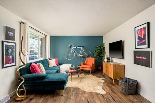 Huge Hot Tub, Theater Room, Family Friendly Oasis
