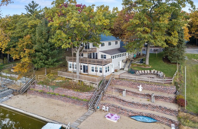 Huge lake house. 3 levels. 9 bedrooms. Great for groups. Large beach. Fire pit.