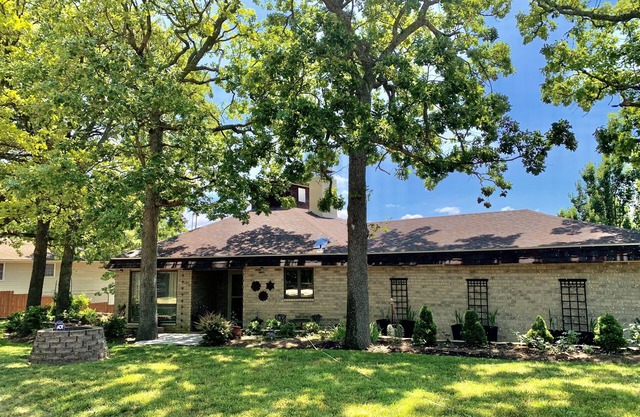 Huge Lakeview|Unique Retreat on Truman Lake|Outdoor Firepit/180°IndoorViews