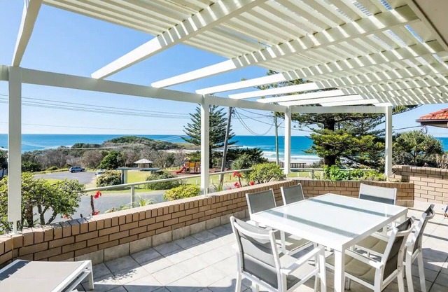 Huge Ocean View apartment! Panoramic views.Wifi, linen, Smart TV+
