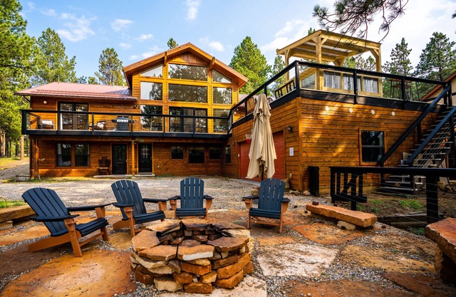 Huge Ski House on Golf Course - Hot Tub - Sleeps 16!