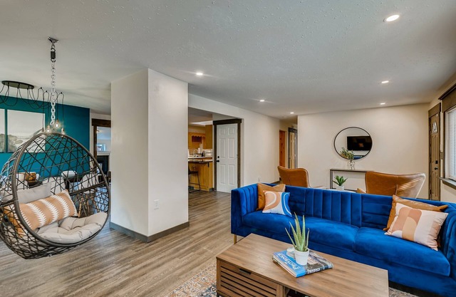 Huge & Stylish 5bd3ba Close to Denver & Boulder! Dog friendly!