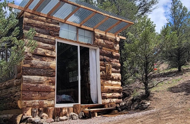 HUMMINGBIRD HIDEAWAY, A peaceful spot in nature.