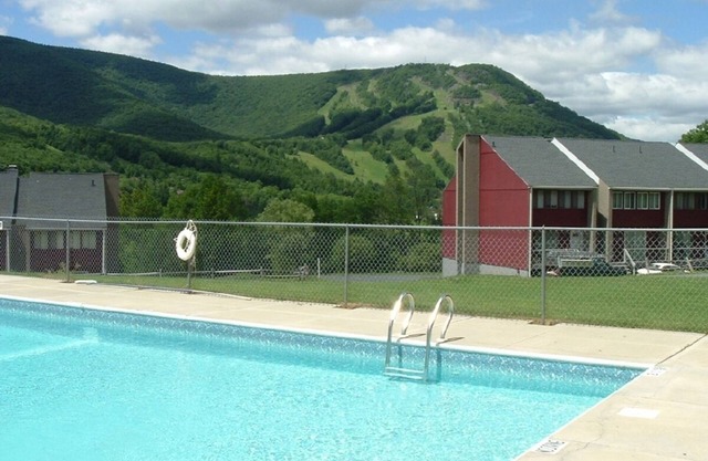 Hunter Mountain Townhouse at Scribner Hollow - sleeps 12