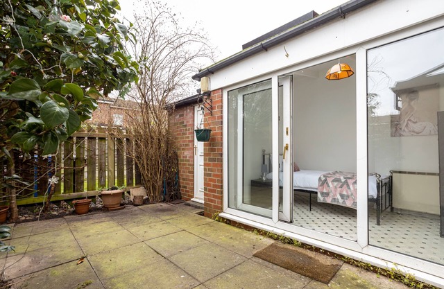 Hurley House, 4 bedroom house near Manchester Airport