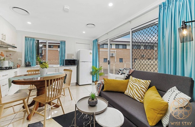 Hurstville 2Br Granny flat near Shopping & Train