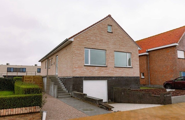 Huswell - Spacious getaway close to the beach and airport